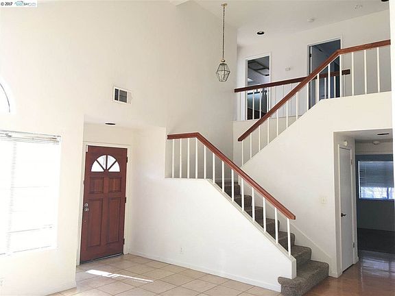 5th image of 4921 Country Hills Dr