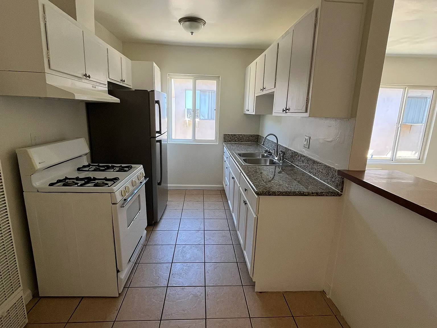 1 bed, 650 sqft, $1,800 — Photo 3