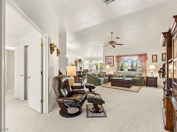 3rd image of 562 W Sierra Vista Cir