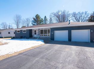 707 Sunset Dr, Redgranite, WI 54970