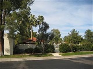 4th image of 5525 E Paradise Dr
