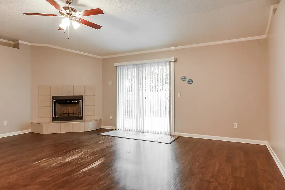 3 bed, 2.0 bath, 1722 sqft, $2,040 — Photo 3