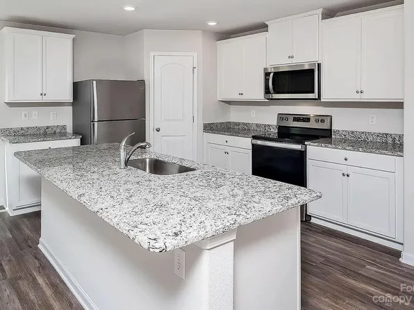 2330 Transatlantic Ave, Charlotte, NC 28215