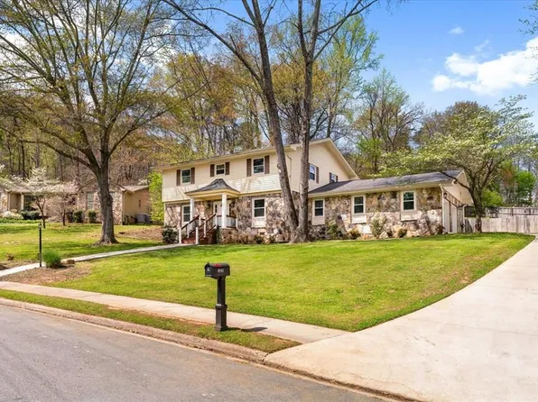 2239 Rocky Face Cir, Dalton, GA 30720