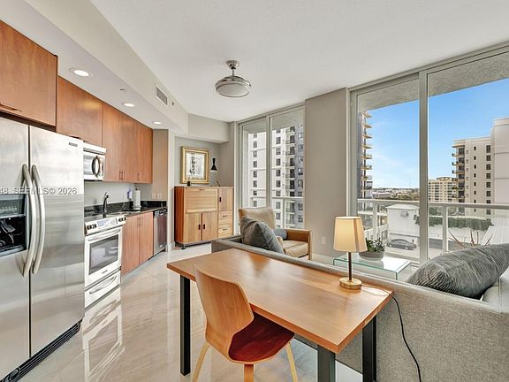 4th image of 315 3rd Ave #902