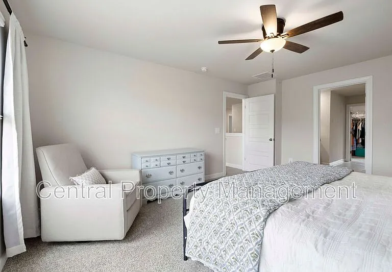 320 Lavinia Cir — Photo 23