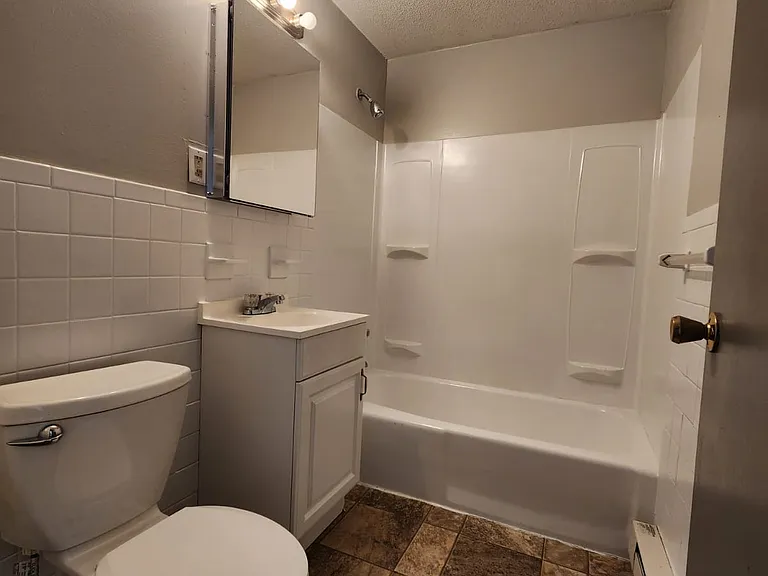 240 Maple St #C3 — Photo 7