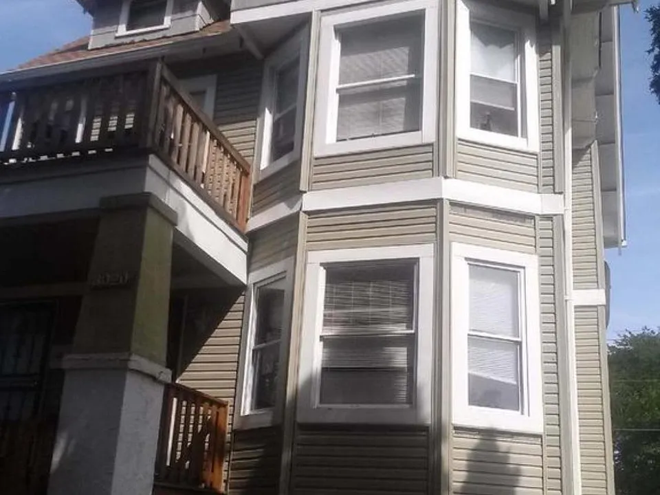 N 28th St