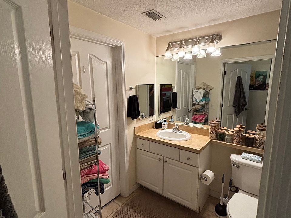 2nd image of 2110 Myrtlewood Cir E