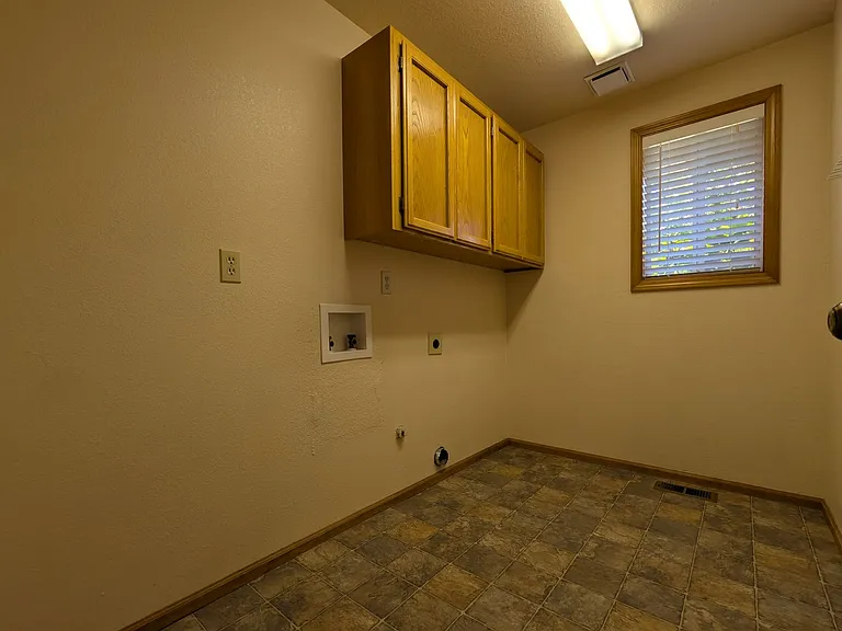 2558 Cubit St — Photo 23