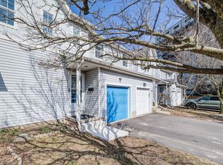 90 Mooregate Cres, Kitchener, ON N2M 5P7