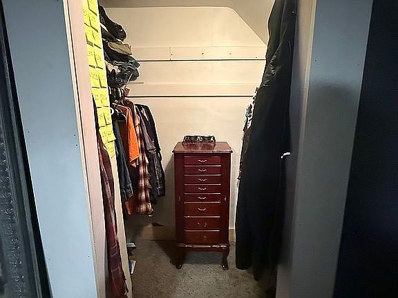 4th image of 211 Marble St