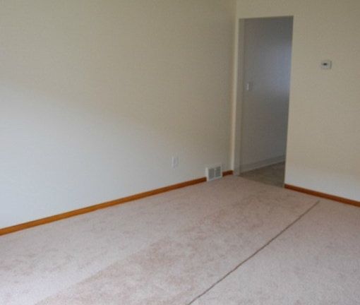 3rd image of 16221 Edgewood Ct