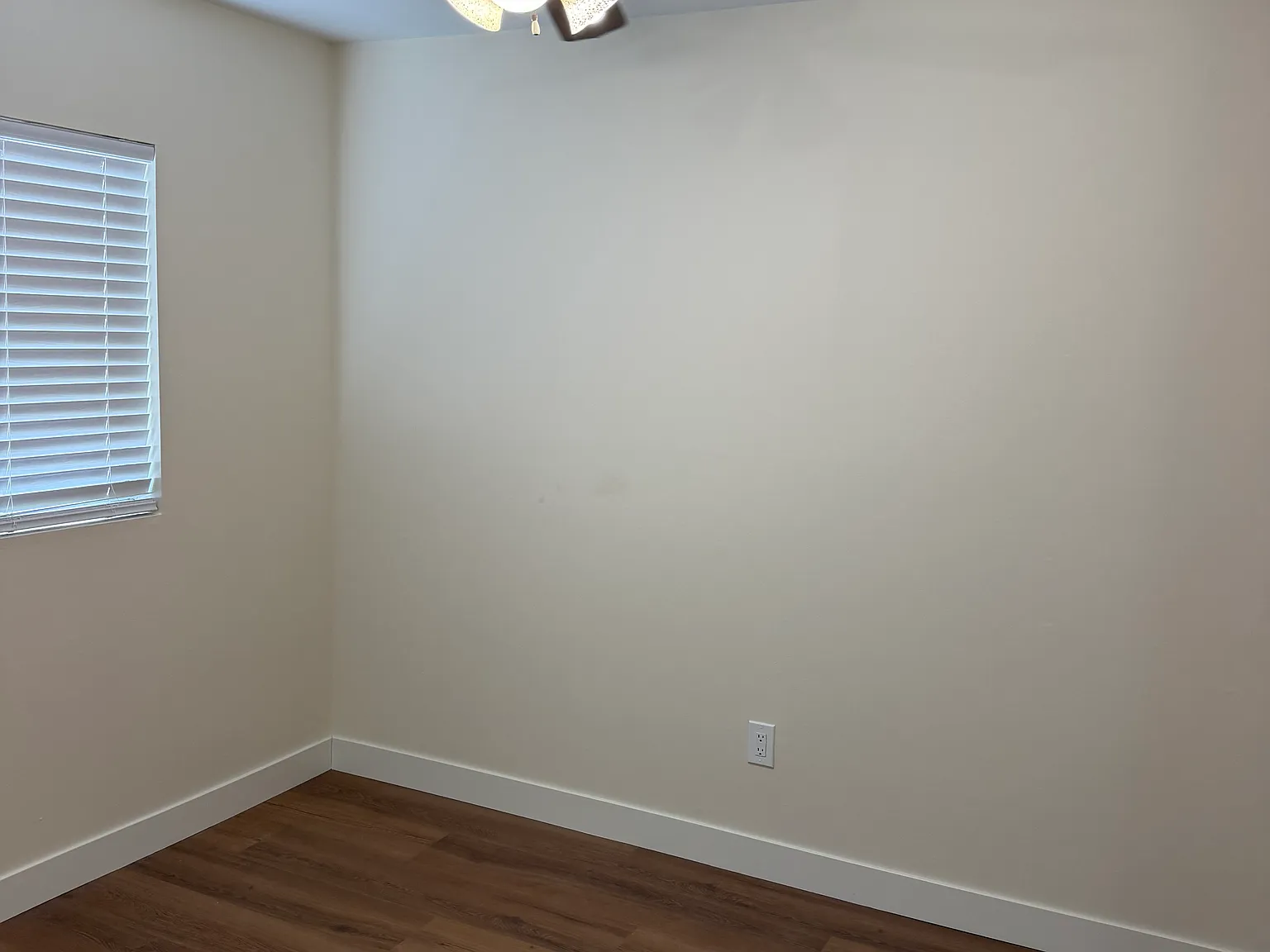 4 bed, 1359 sqft, $4,300 — Photo 2