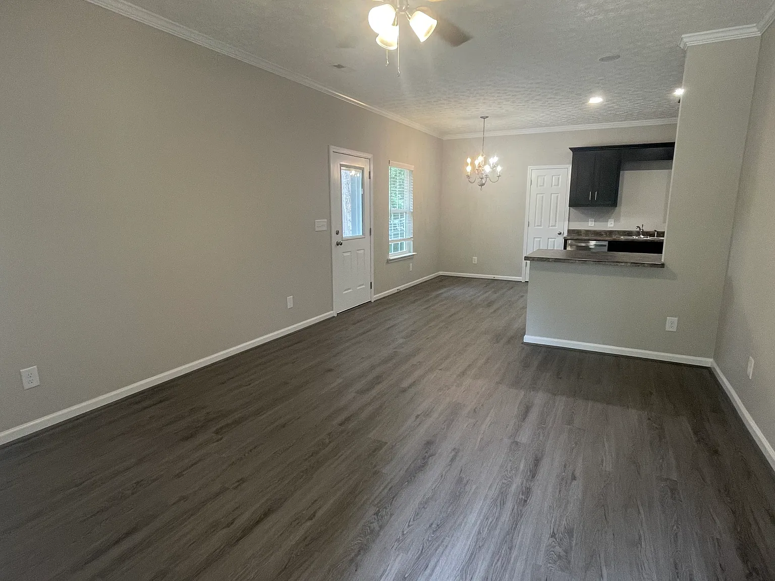 3 bed, $1,700 — Photo 2