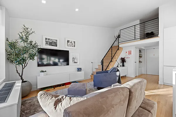 Sold by REMAX Elite | media 7