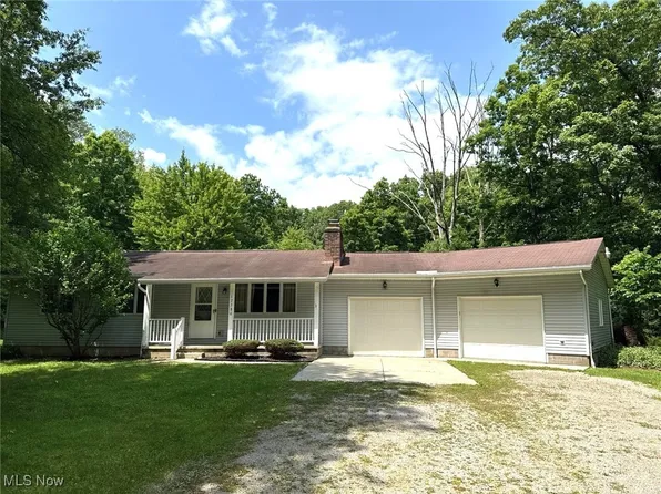 17380 Pennsylvania Dr, Lake Milton, OH 44429