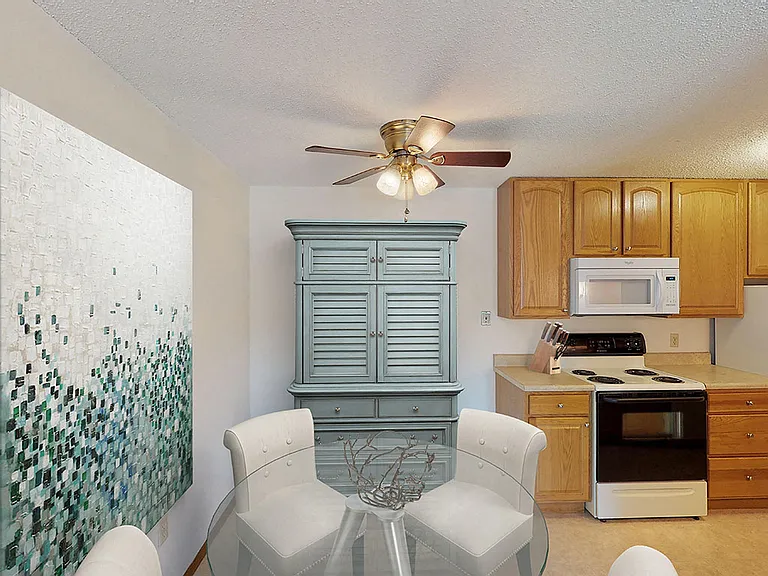 Country Bluff Apartments — Photo 13