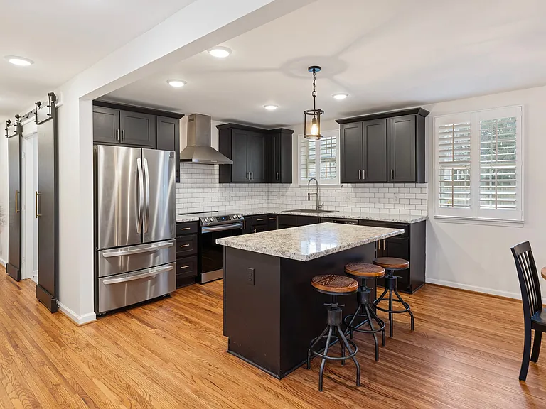 208 Hardison Ave — Photo 1