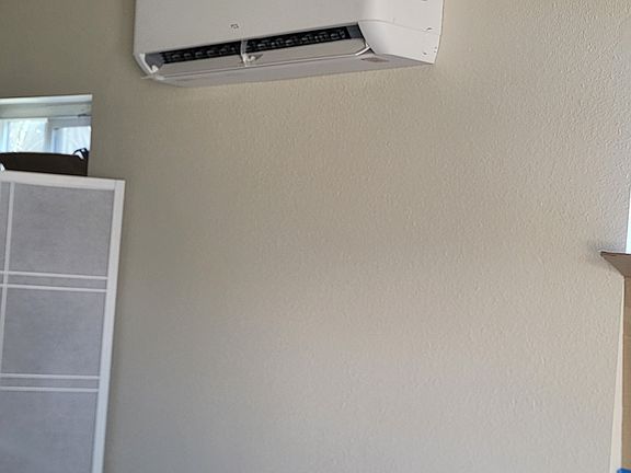 2nd image of 987 Spruce St #1/3