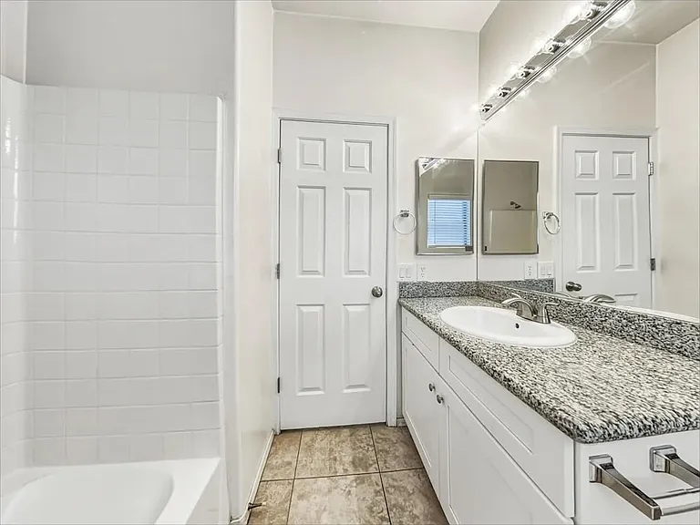 3937 S 79th Ln — Photo 11