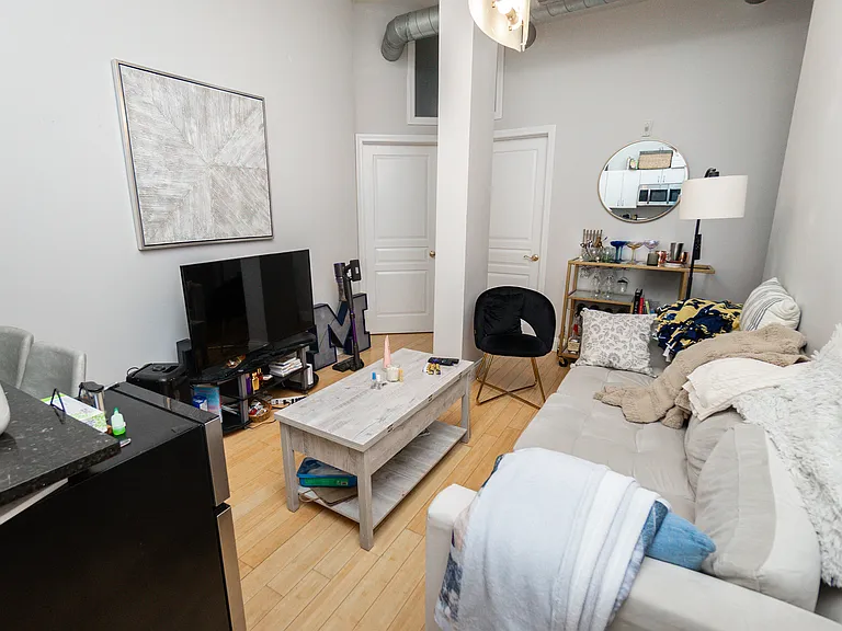 37 Temple Pl — Photo 22