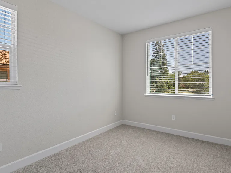 548 Aliki Dr — Photo 31