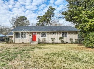 1300 Shannonhouse Dr, Charlotte, NC 28215