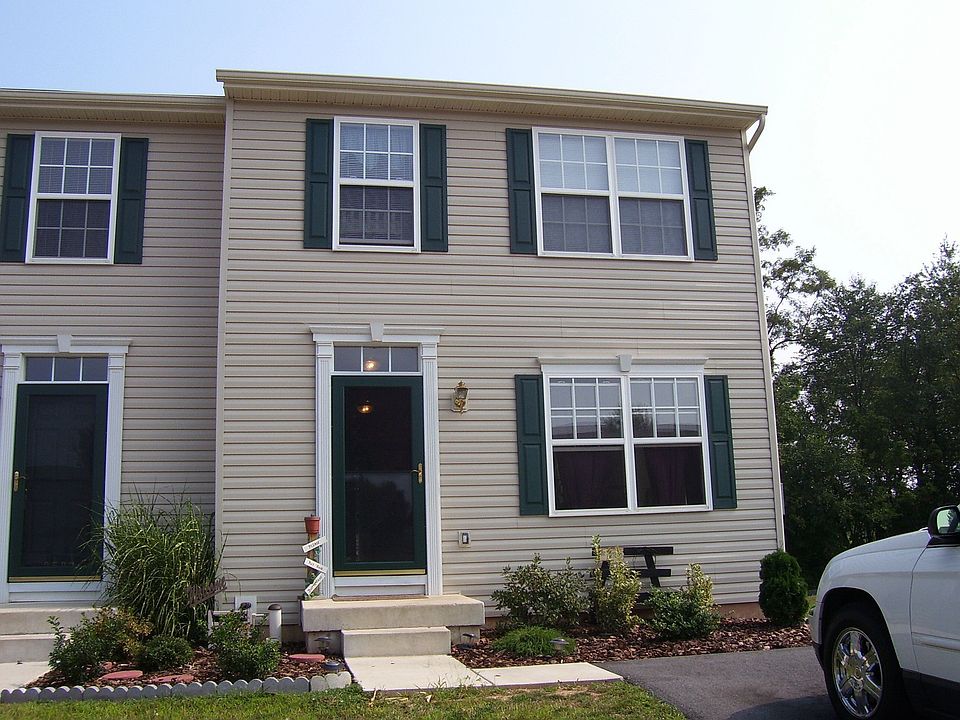Front View/with off-street parking