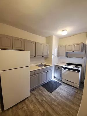 1st image of 416 E 17th St #17