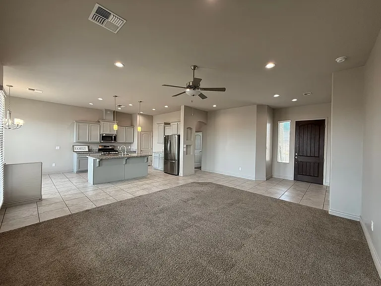 10156 E 39th Ln — Photo 8
