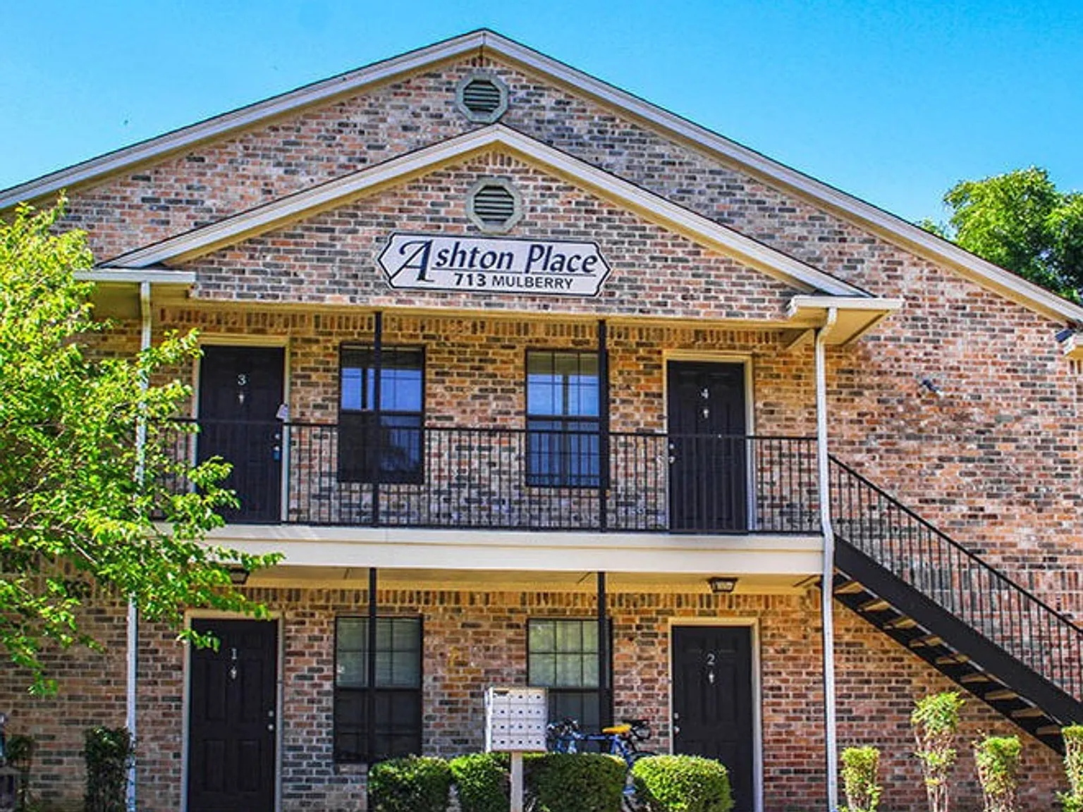 Ashton Place Apartments — Photo 1