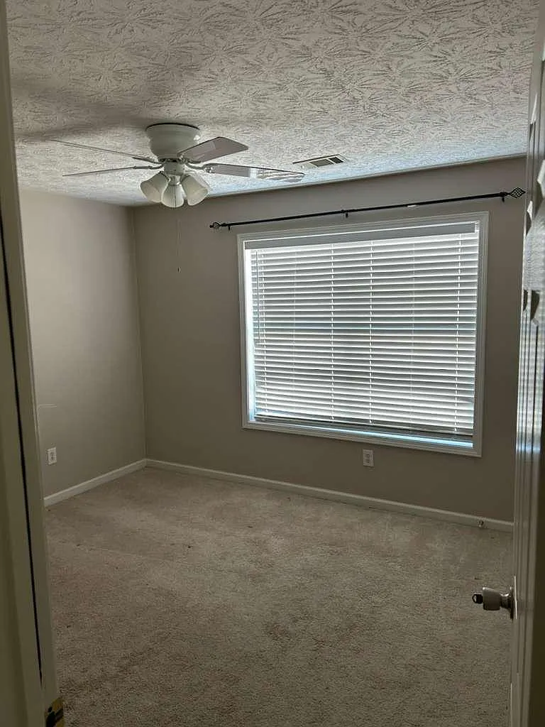 5 bed, 3268 sqft, $2,500 — Photo 3