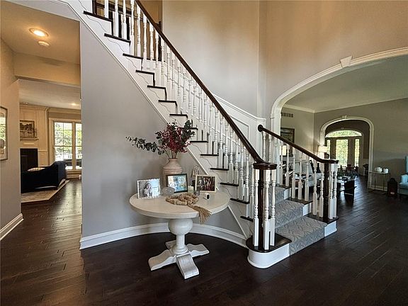 4th image of 28 Court Ln