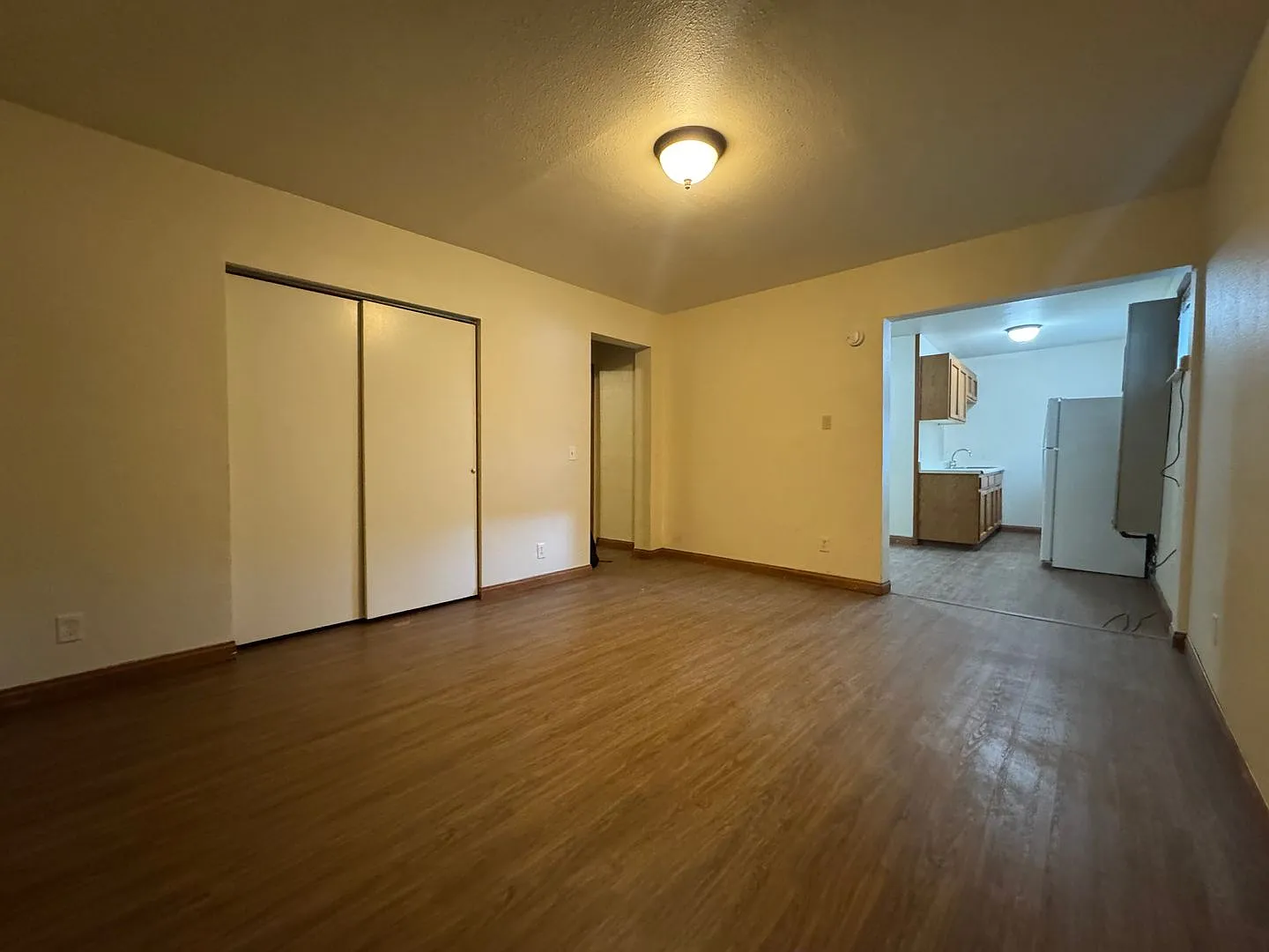 Regis Apartments — Photo 1