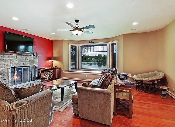 4th image of 10 Beach Ct