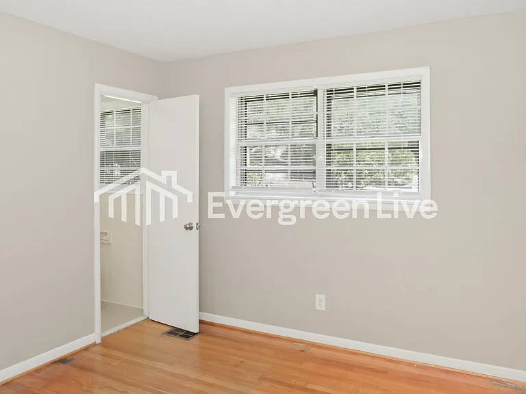 317 Robin Rd SW — Photo 9