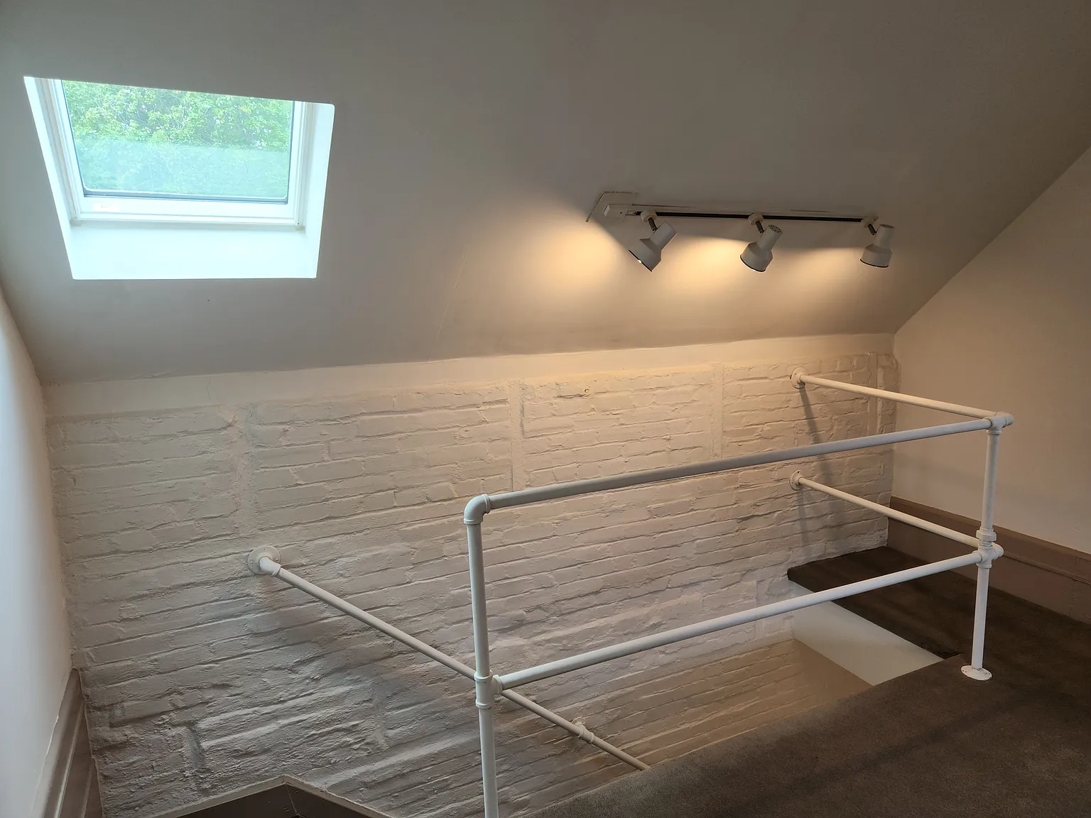 1 bed, 900 sqft, $1,300 — Photo 4
