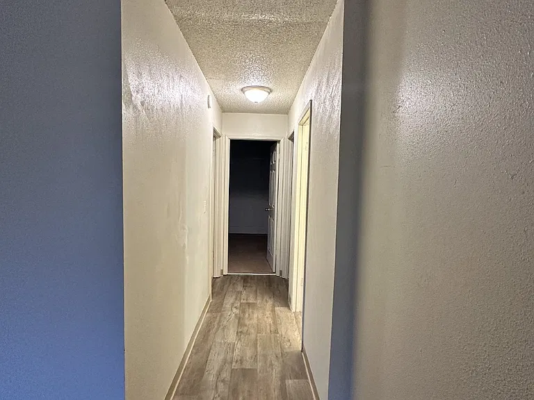 Shalamar Apartments — Photo 16