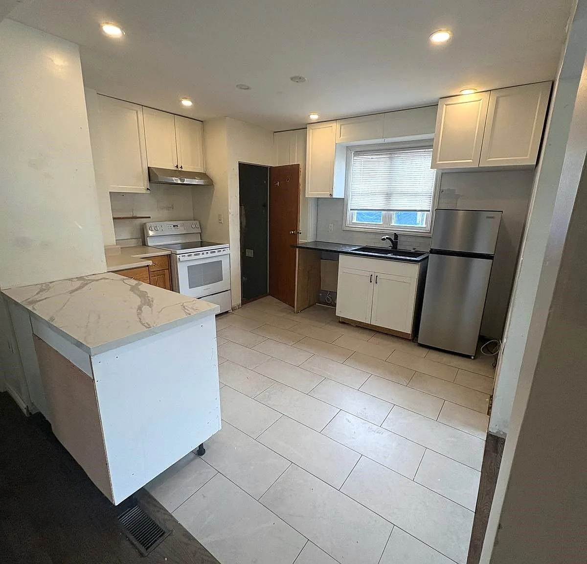 2 bed, $2,550 — Photo 4