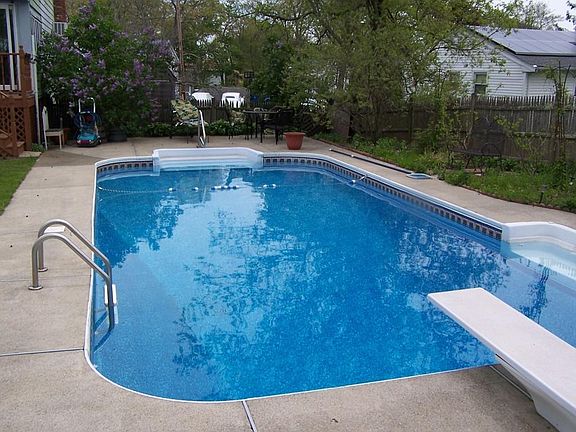 4th image of 7 Acorn Dr
