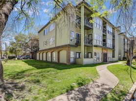 807 W 25th St