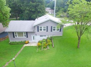 720 S 15th St, Belleville, IL 62220