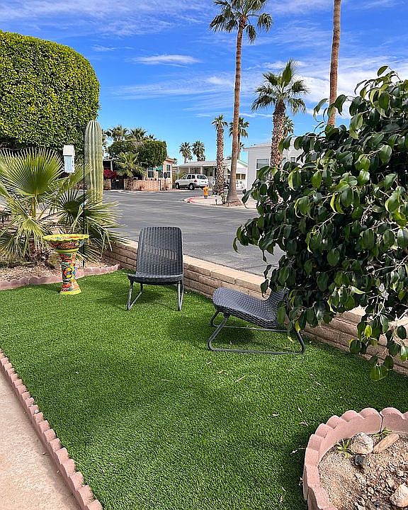 Manicured astroturf front 