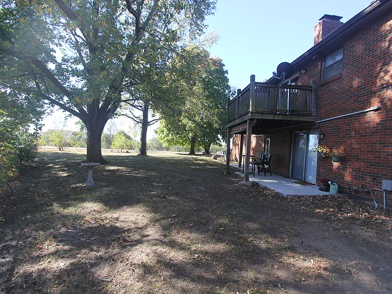 220 NW Highland Ln — Photo 19
