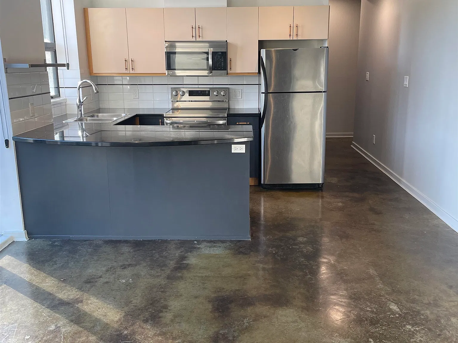 2 bed, 819 sqft, $3,000 — Photo 4