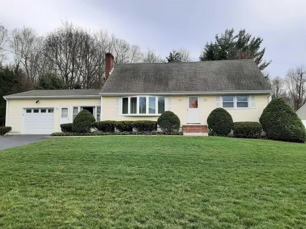 17 MAINETTI Drive, Poughkeepsie, NY 12603