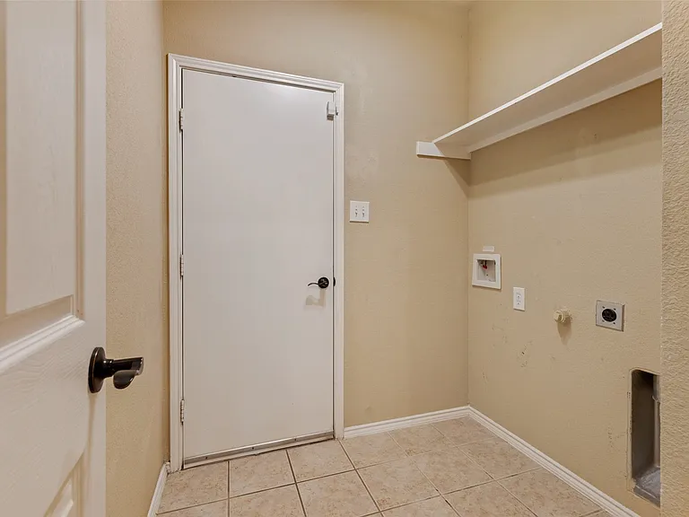 504 Teal Ln — Photo 18