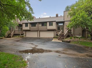 11517 Carriage Ct, Eden Prairie, MN 55344