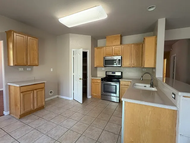 9640 Richlyn Way — Photo 6